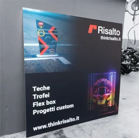 Pannello promozionale di Risalto, misura 200 cm per 200 cm, realizzato in Dibond®
